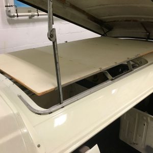 VW T2A Westfalia Continental Bed boven in het hefdak. Compleet met houtwerk.