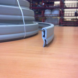 VW T2A T2B Rubber pees voor de bevestiging van een luifel.