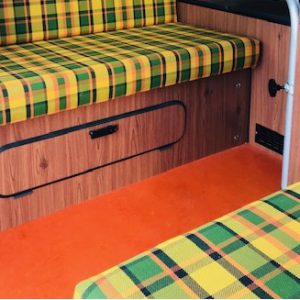 VW T2B Westfalia Berlin bedbank. 3/4 breed.